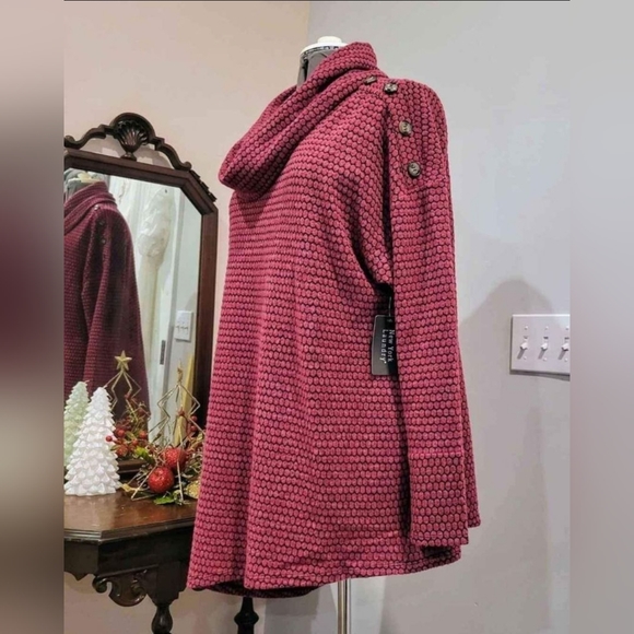 NEW 1X Honeycomb Pattern Diagonal Hemline Sweater - Picture 6 of 10